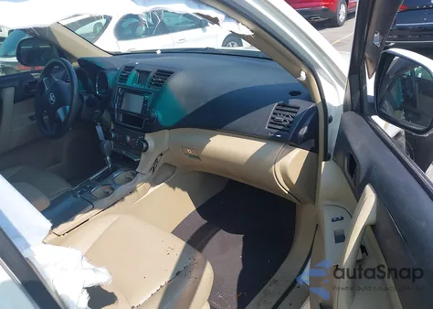 2013 Toyota Highlander Plus z USA, uszkodzony, nr VIN 5TDZA3EH1DS037825